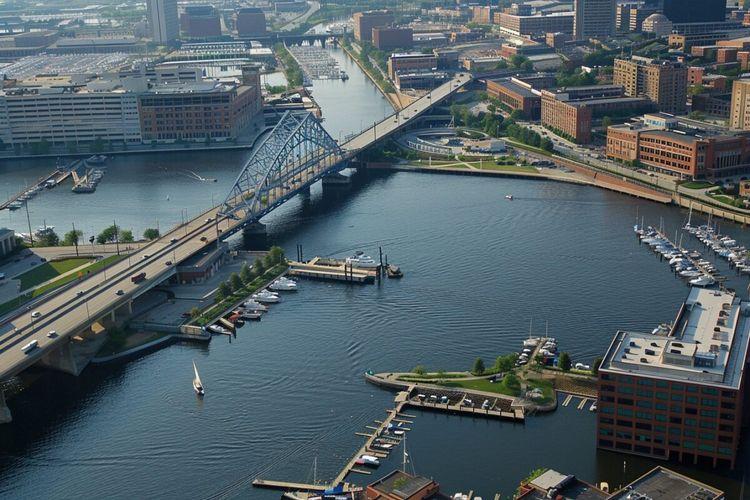 Sept semaines après l’effondrement du pont de Baltimore, 21 marins toujours coincés sur le cargo