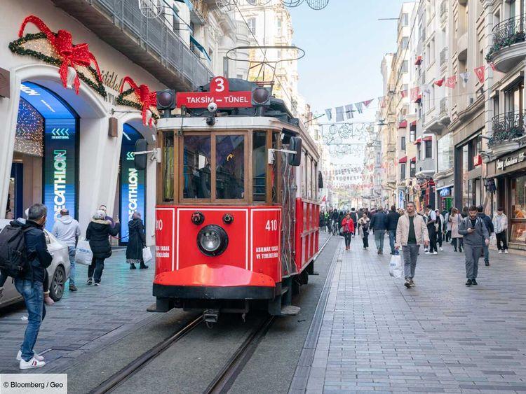 Turquie : Le tramway centenaire d'Istanbul fait peau neuve