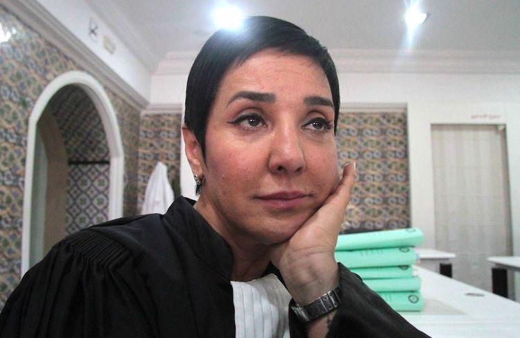 Qui est Sonia Dahmani, l’avocate tunisienne arrêtée en plein direct pour son opposition au Président ?