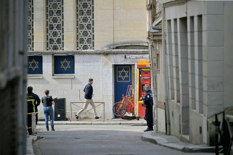 Synagogue incendiée: rassemblements à Paris et Rouen contre l'antisémitisme, l'homme tué identifié