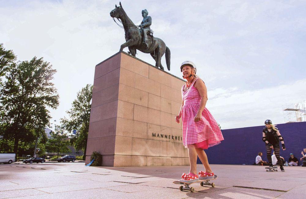 Que faire à Helsinki ? Les adresses incontournables de cette skateuse finlandaise de 70 ans