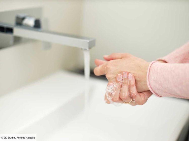 Pourquoi faut-il toujours enlever ses bagues avant de se laver les mains ? Une dermatologue répond
