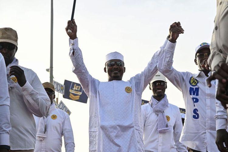 Présidentielle au Tchad: le président et son Premier ministre chacun certain de l'emporter