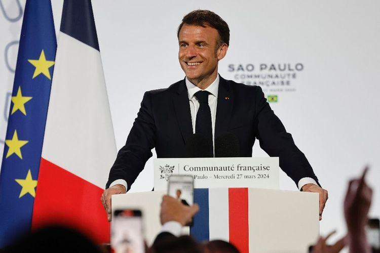 Macron boucle sa visite au Brésil par une étape plus politique