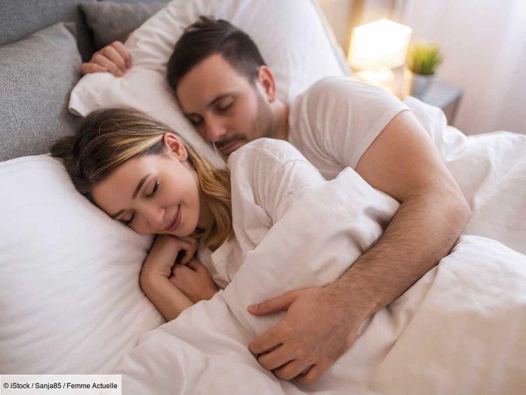 Rencontres amoureuses et sommeil : les 5 plus grandes craintes des célibataires avant la première nuit à deux