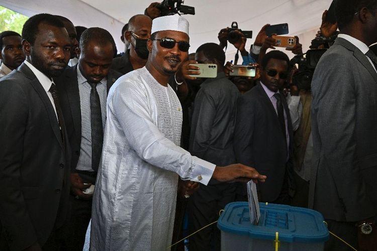 Tchad: le chef de la junte Mahamat Déby élu président, son Premier ministre proteste