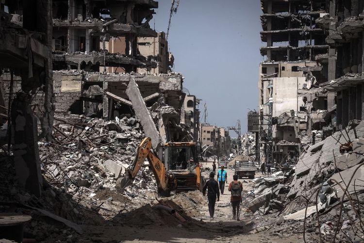 Israël bombarde Gaza après l'approbation de l'aide militaire par le Sénat américain