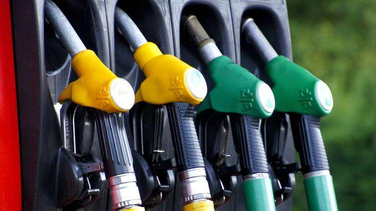 Presque 2 euros le litre d'essence, la nouvelle prime carburant de 100 euros bientôt versée ?