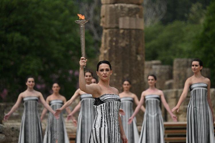 JO-2024: le relais de la flamme olympique a commencé après son allumage en Grèce