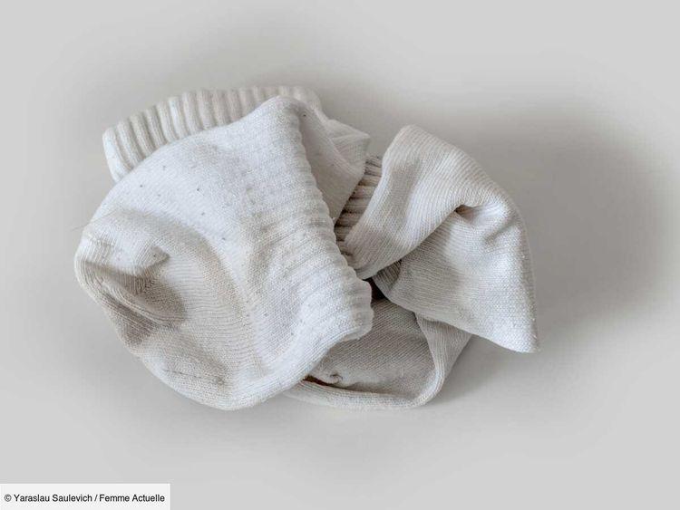 Chaussettes sales : comment raviver leur blancheur ? L'astuce toute simple et efficace avec des ingrédients que l'on a tous