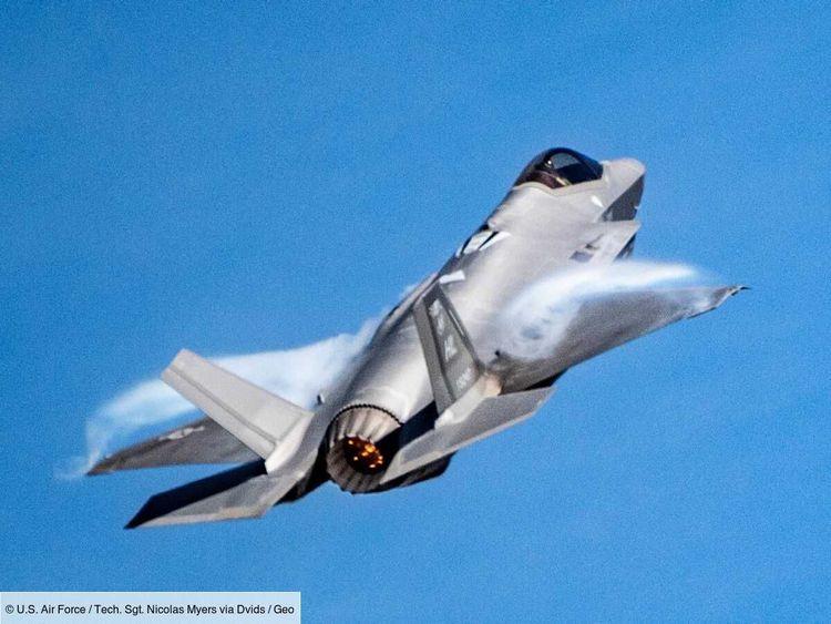F-35 : le chasseur à 2000 milliards de dollars et 1000 pépins devra voler moins souvent