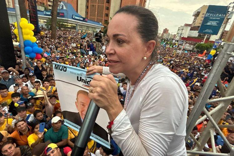Présidentielle au Venezuela: un candidat de l'opposition dans la rue, un autre sur les bulletins