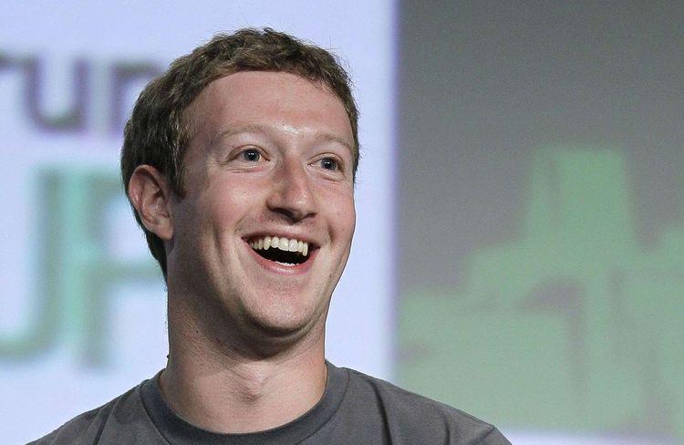 Et soudain, la chaîne en argent de Mark Zuckerberg passionne les foules