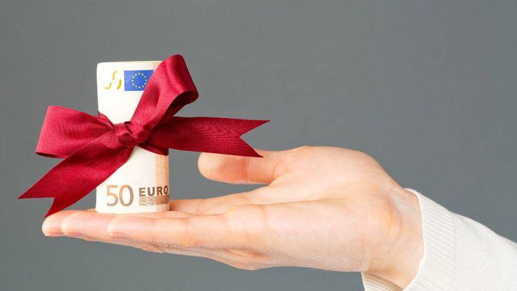 Donation : « Combien vais-je payer d'impôts si je donne 230 000 euros à mon enfant ? »