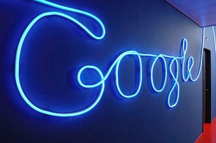 Google interdit la promotion de sites et applications générant des deepfakes pornographiques