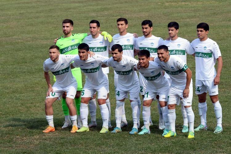 Le dirigeant du Turkménistan et son équipe de football "invincible"