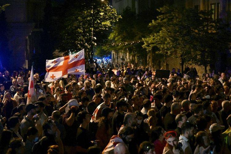 Géorgie: des dizaines de milliers de manifestants contre la loi sur l'"influence étrangère"