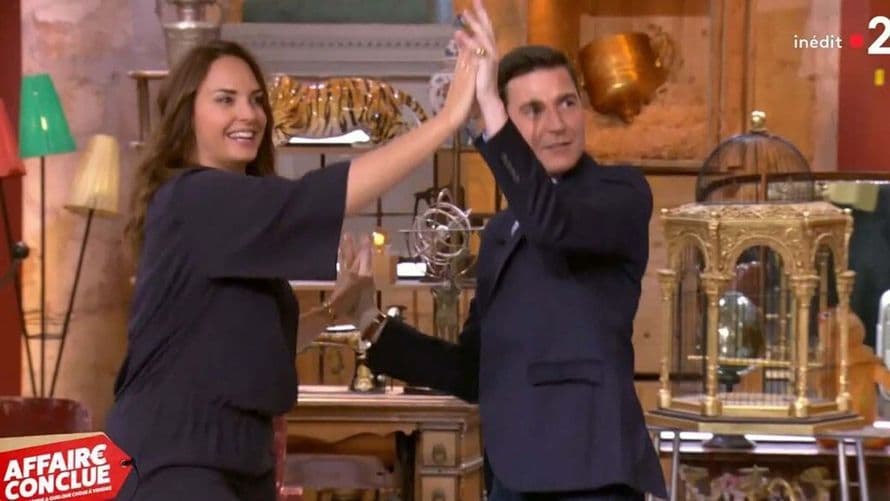 Julia Vignali déclare sa flamme à Harold Hessel, le commissaire-priseur d'"Affaire conclue" devenu sa "passion"