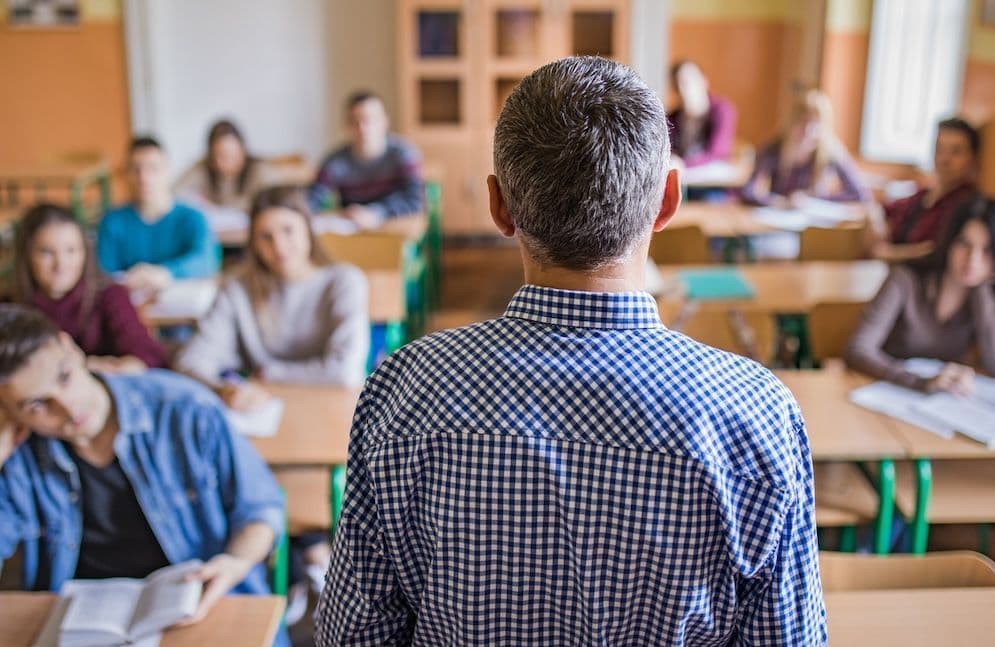 Propos grossophobes, sexistes, transphobes… Des élèves humiliés par un professeur d’histoire-géo