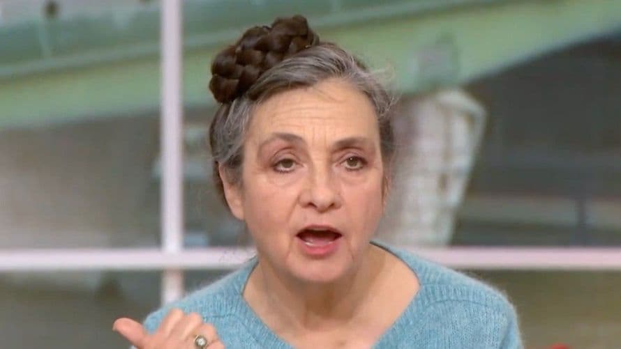 "Il a d’autres choses à faire comme la guerre", Catherine Ringer en remet une couche sur Emmanuel Macron, Marie Portolano jubile