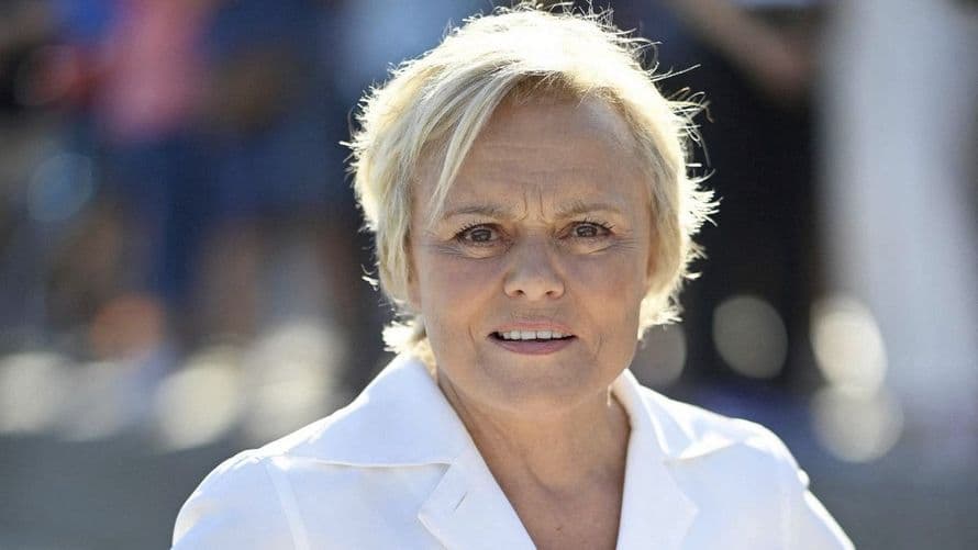 Je ne vous connais pas" : Muriel Robin met mal à l'aise un autre humoriste sur le plateau de C à vous