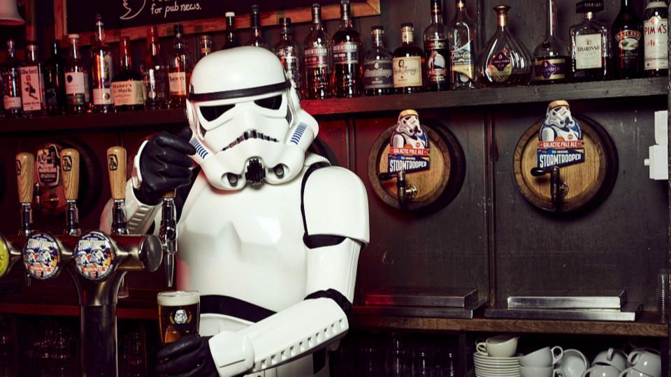 Pourquoi George Lucas a-t-il attaqué en justice la publicité de bière Star Wars la plus étrange de tous les temps ?