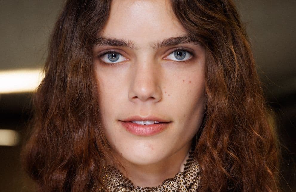 5 choses qui rendent les cheveux mousseux (et comment y remédier)