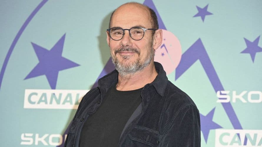 "C'est pas très glamour" : Bernard Campan se livre sur sa rencontre avec sa femme et livre un détail peu flatteur