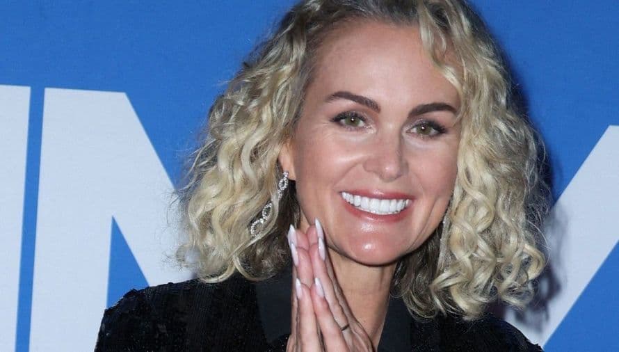 Laeticia Hallyday réussit un exploit après s'être recueillie sur la tombe de Johnny : elle vole