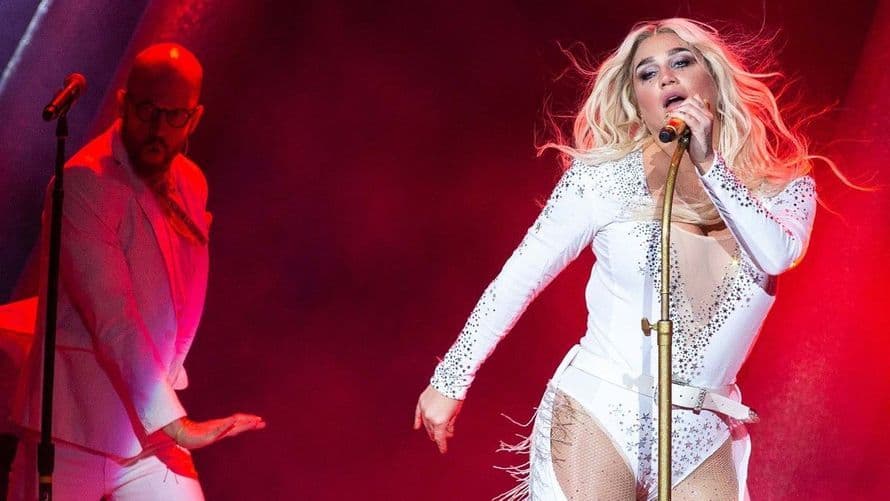 "F*** Diddy", Kesha change les paroles de son tube "Tiktok" en plein Coachella pour insulter P. Diddy