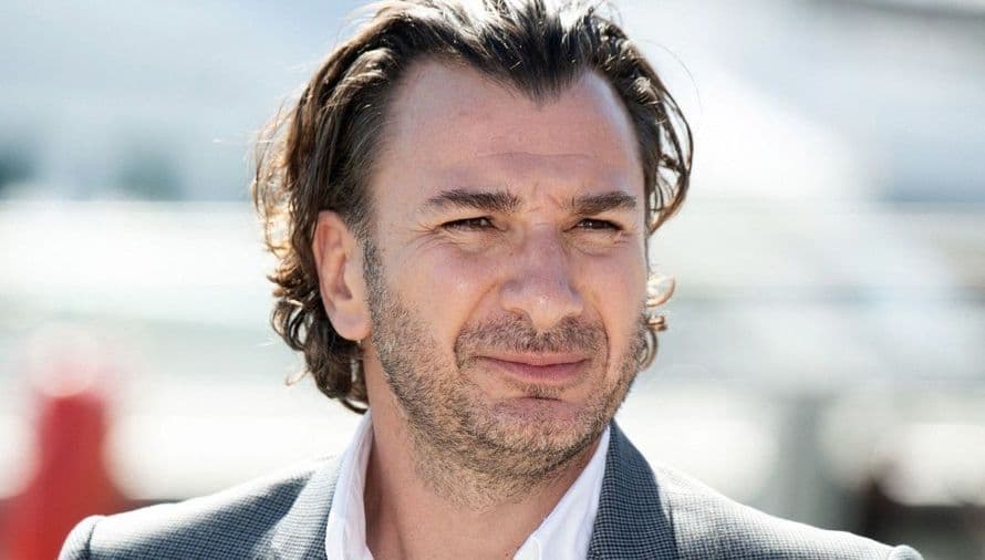 "On s’en fout complètement", "Défoncer les restos du cœur", "trop kitsch", Michael Youn s’emporte au sujet des Enfoirés