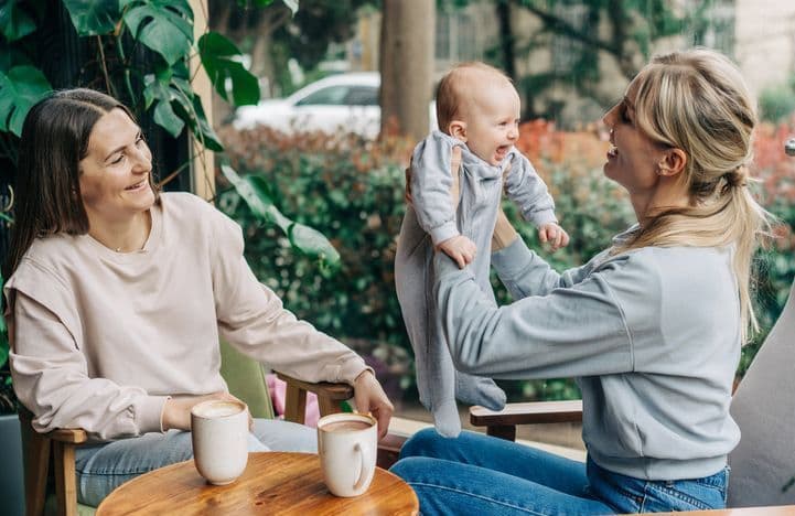 Les parents sont-ils de mauvais amis, ou comment allier amitié et parentalité ?