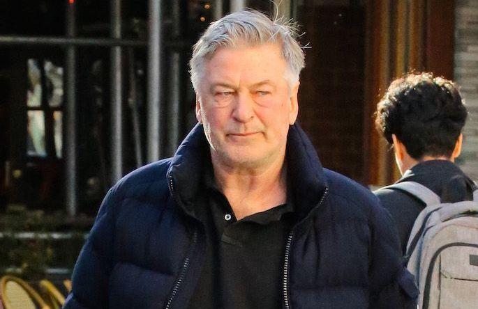 Tir mortel d’Alec Baldwin : l’acteur accusé d’avoir enfreint les « règles fondamentales de sécurité »