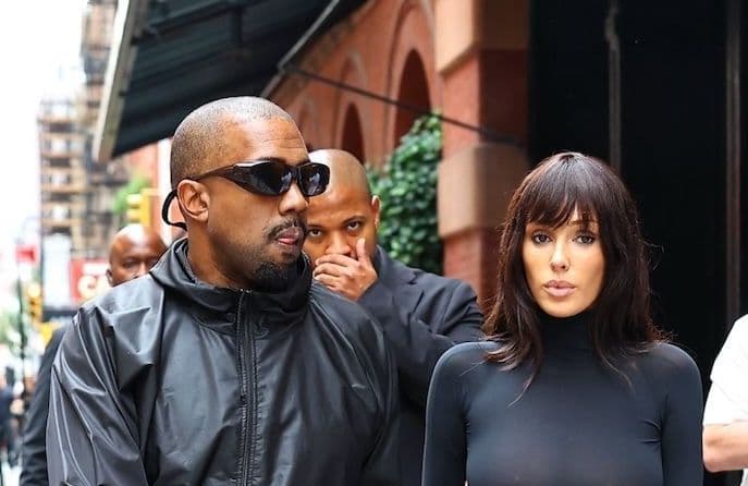 Aux côtés de Kanye West, Bianca Censori apparaît nue en pleine rue à Brooklyn