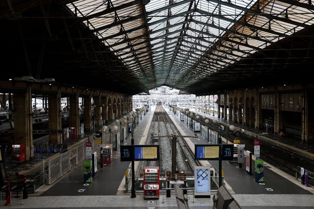 Grève SNCF: trafic francilien perturbé, précisions attendues mardi pour le pont du 8-mai