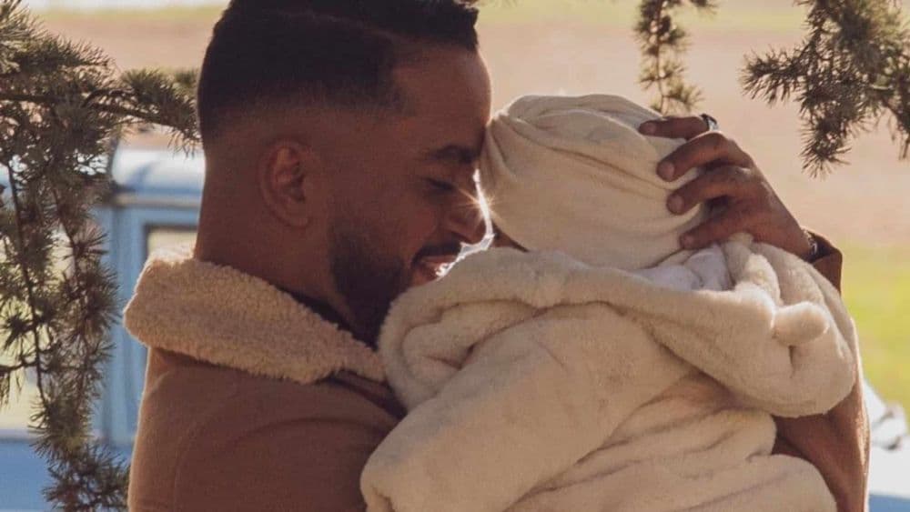 Slimane s’offre une parenthèse dans un lieu paradisiaque à 15 000km de Paris avec sa fille Esmeralda
