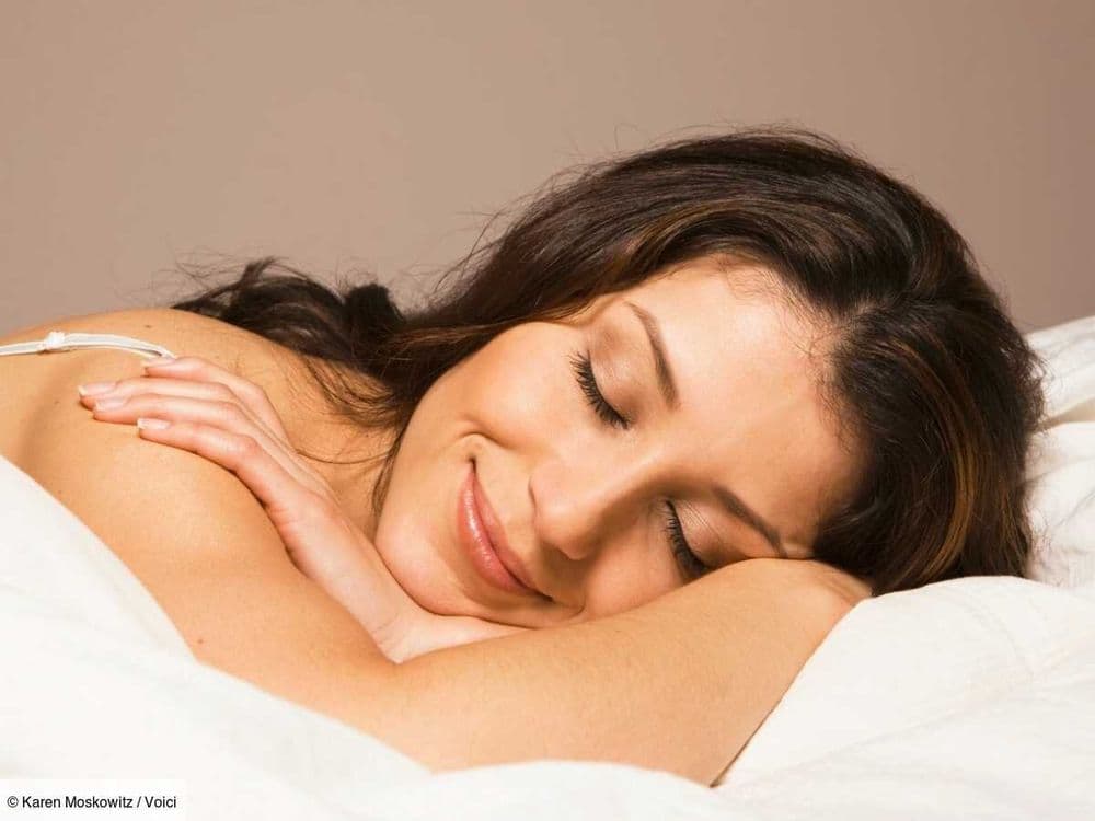 Bien dormir : 3 exercices conseillés par une sophrologue pour soulager le stress