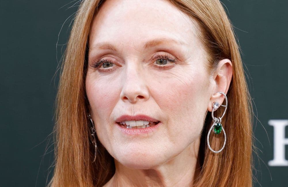 Julianne Moore s’affiche au naturel et dévoile le secret de sa peau liftée