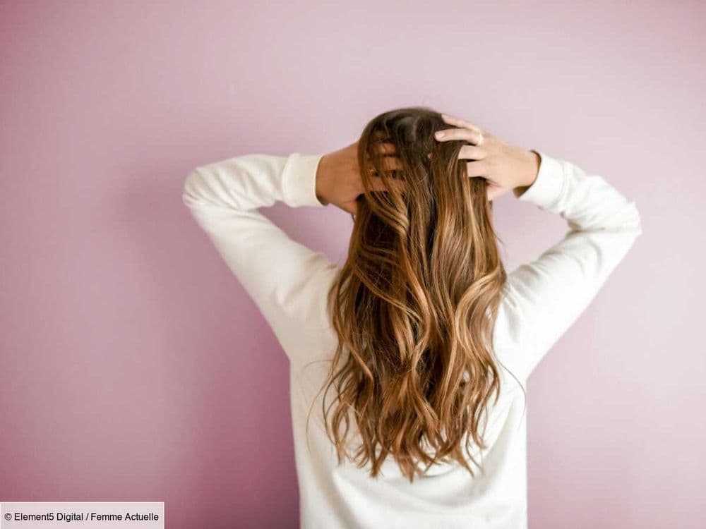 Vos cheveux sont-ils poreux ? Voici le test rapide à effectuer à la maison pour connaître l’état de votre fibre capillaire