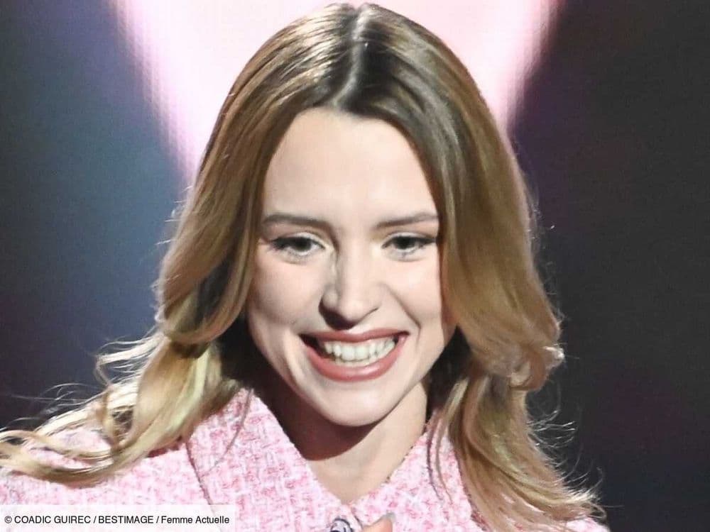 Angèle prend la pose au naturel sans maquillage au Japon - et elle est sublime !