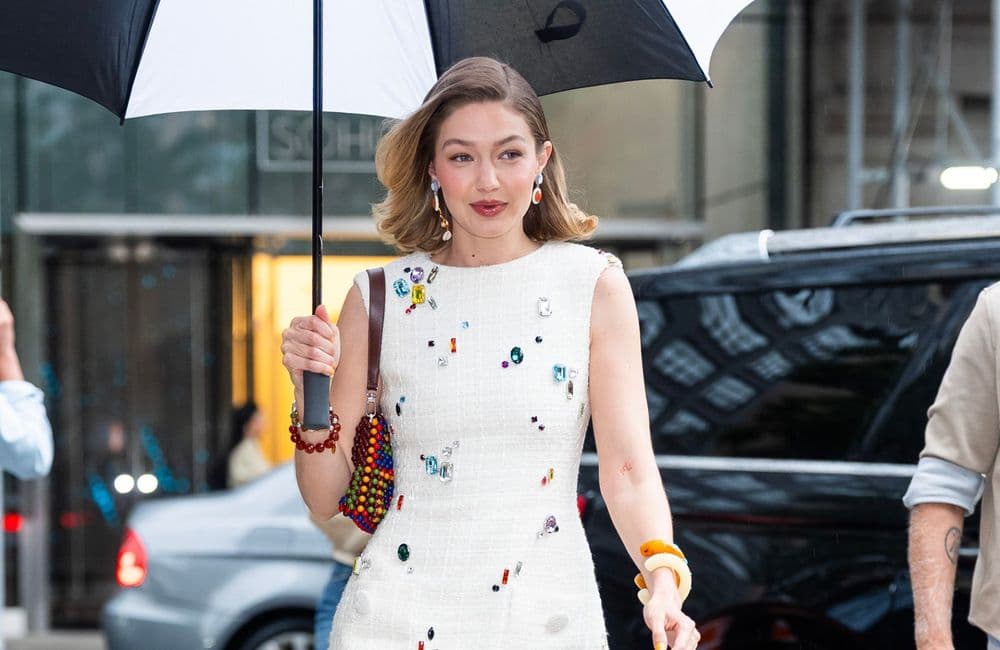 « Flip flop bob » : comme Gigi Hadid, on craque pour le carré rétro-chic cet été
