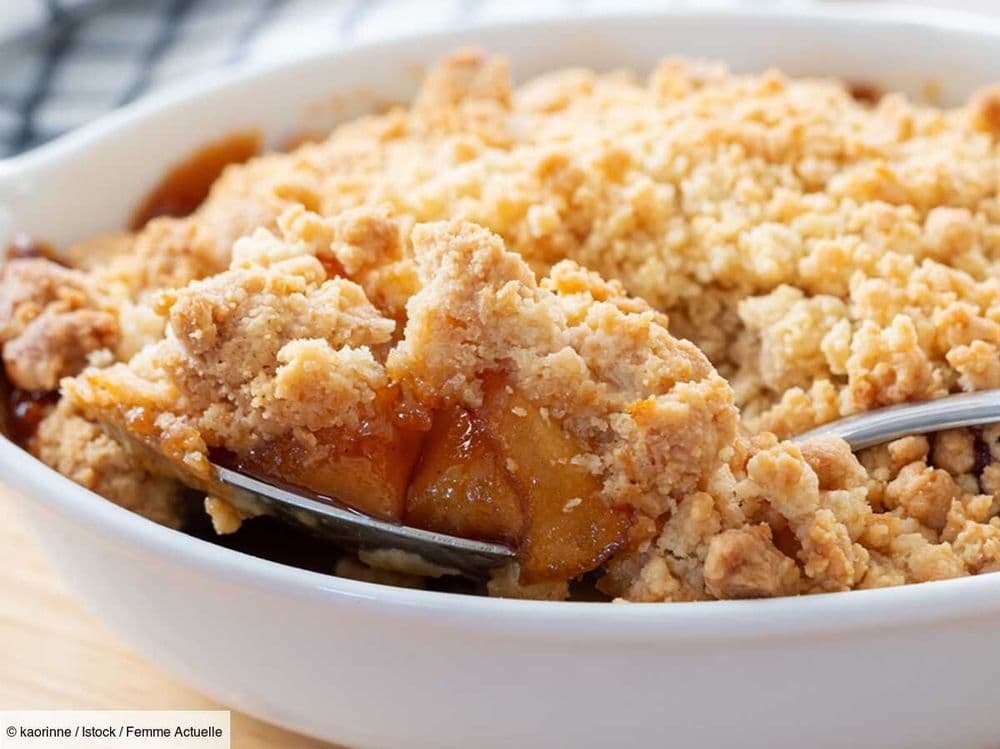Crumble aux pommes et à la cannelle : la recette gourmande qui nous rappelle des souvenirs d'enfance