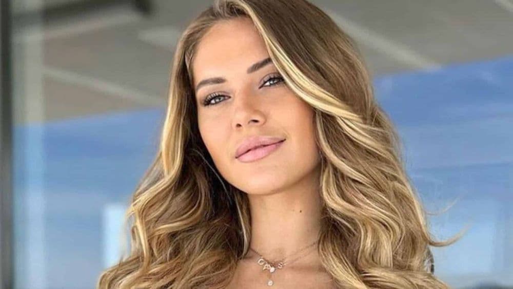 "Quel triste exemple" : cette tenue de Cassandra Jullia scandalise les internautes, regardez !