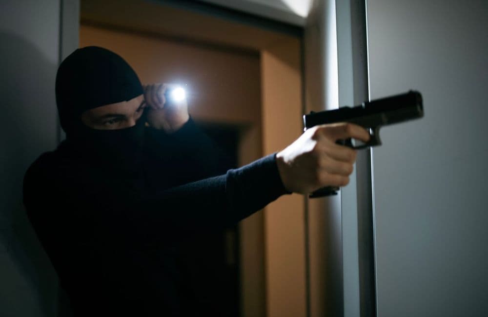Une escort-girl complice d’un réseau de home-jackers