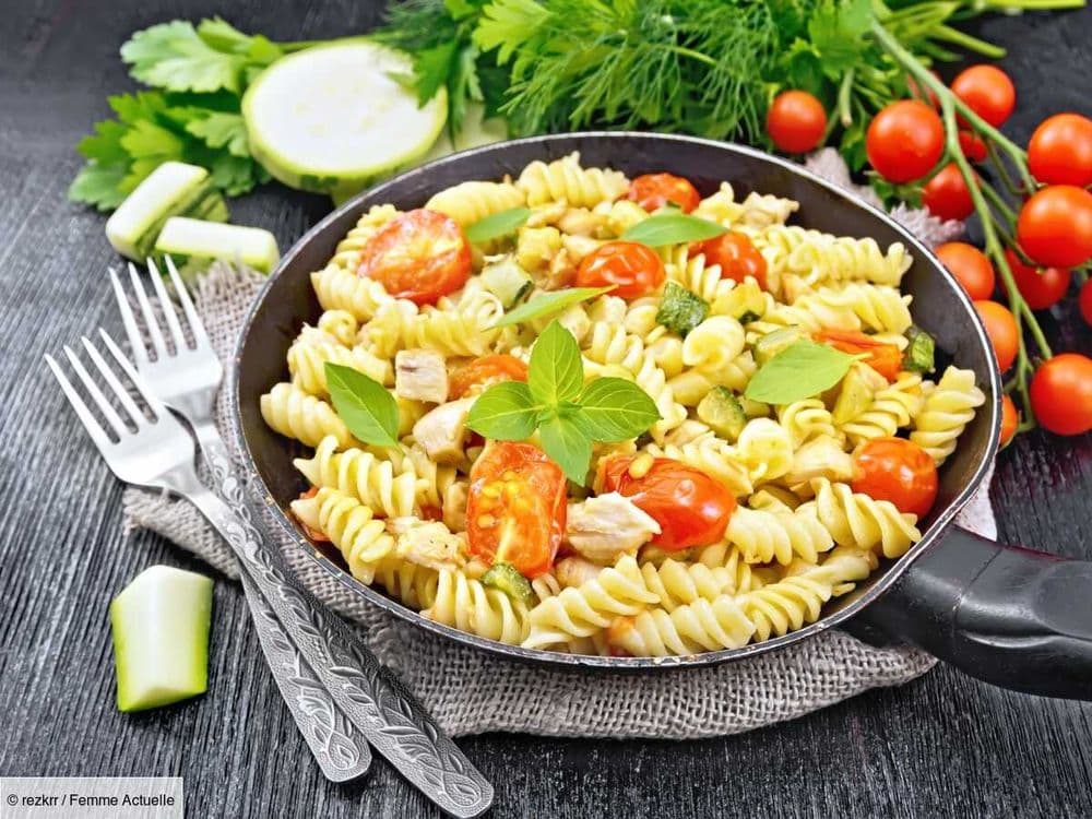 Salade de pâtes à la méditerranéenne : la recette facile et addictive idéale pour cet été