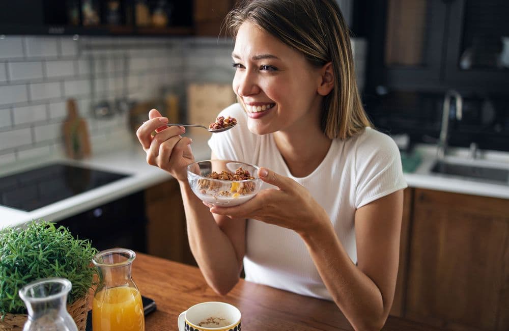 À quelle heure faut-il vraiment petit-déjeuner pour booster son métabolisme (et brûler plus de calories la journée) ?