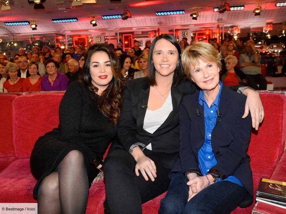 Lola Dewaere (Mademoiselle Holmes) : comment s'entend-elle avec sa soeur Angèle Herry ?