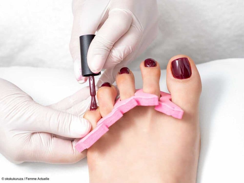 Voici pourquoi poser du vernis gel sur ses pieds n’est pas une bonne idée, selon cette experte