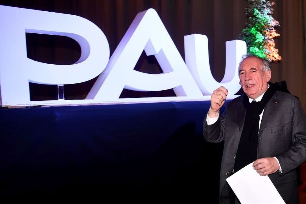 Premier ministre et maire de Pau, la drôle de vie de François Bayrou