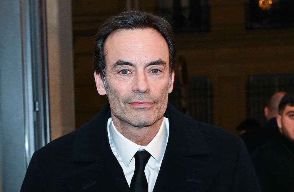 Anthony Delon revient sur l’amour qu’il a pour ses filles face au décès de ses « quatre parents »